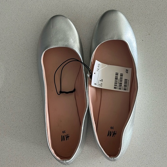 Silver H&M ballet flats circa 2017 - Picture 4 of 4